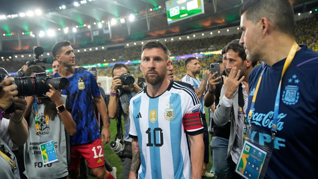 Messi phản ứng khi cổ động viên Argentina bị tấn công ở Brazil | Báo Dân trí