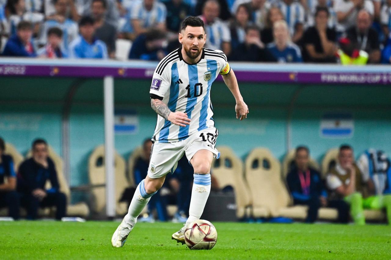 Transfer News Live on X: " Leo Messi was absent from Argentina's training session today. He has discomfort in the hamstrings of the left leg. (Source: @footmercato) https://t.co/qZByY5cxd5" / X