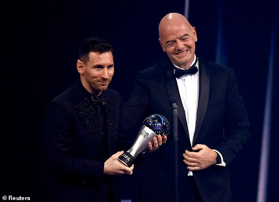 Messi lần thứ hai giành FIFA The Best