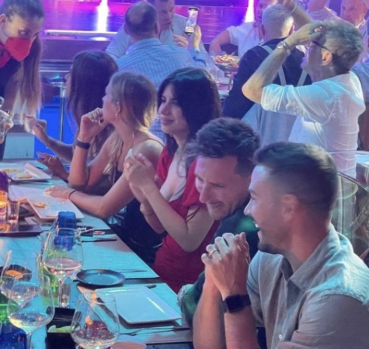 Leo Messi Fan Club on X: "Leo Messi during dinner with friends and family in Ibiza. https://t.co/3EEsLVKy7x" / X