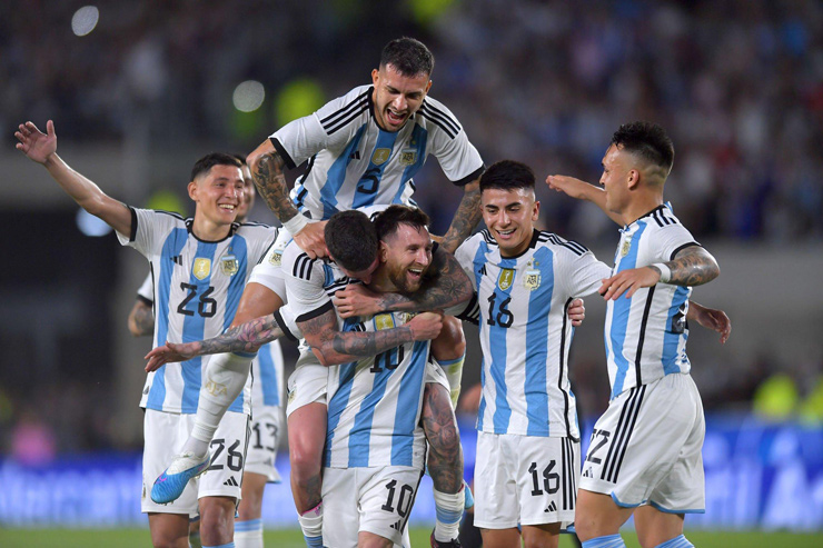 Argentina đè bẹp Curacao 7 bàn, Messi lập hat-trick vượt mốc 100 bàn - Báo  Người lao động