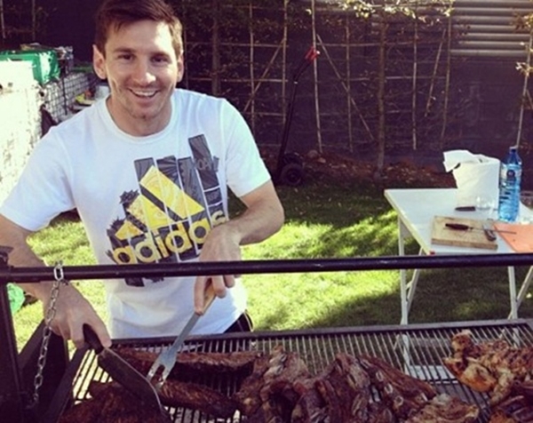 Lost, Messi had to "go into the kitchen" to cook 2