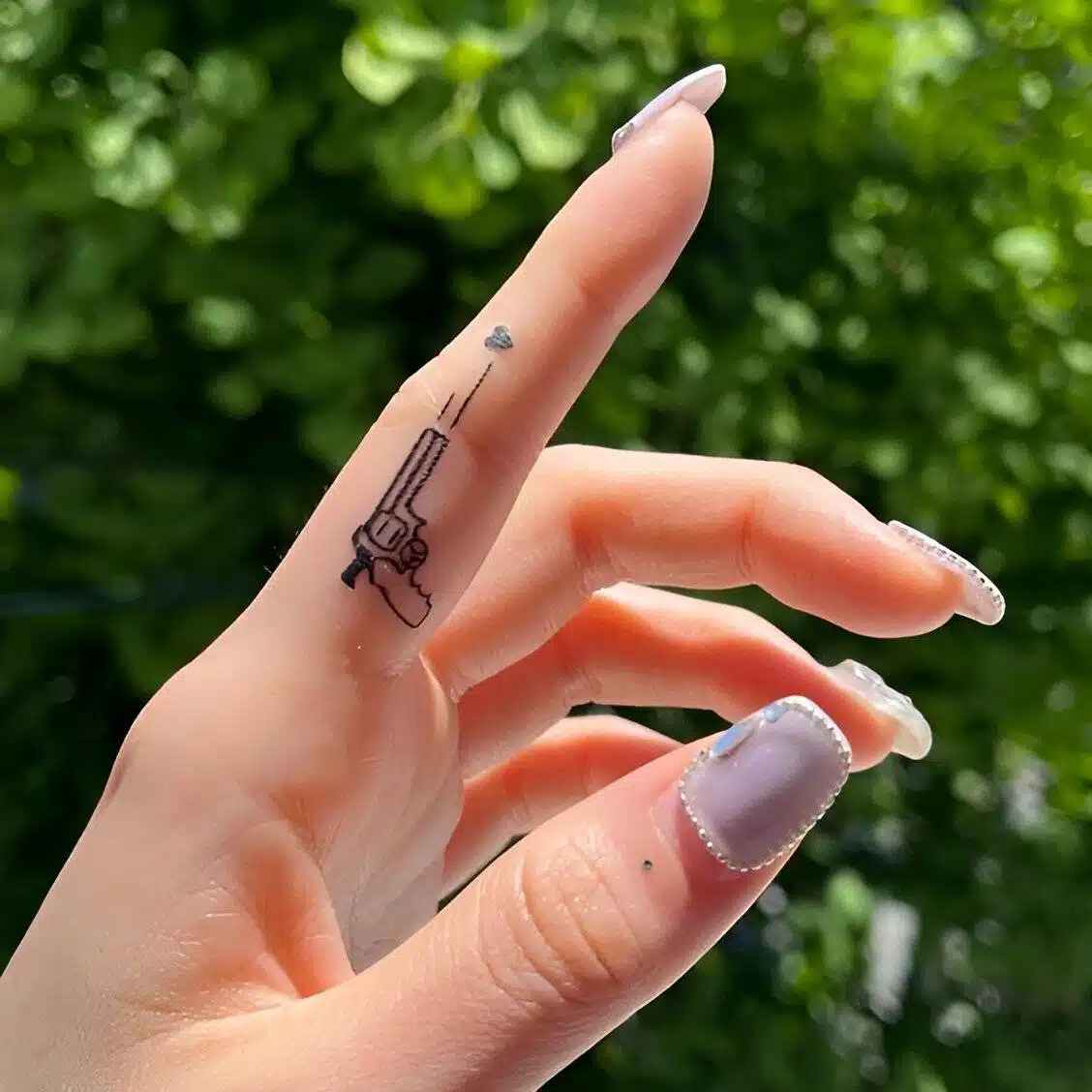 20 Drool-Worthy Finger Tattoo Designs For Women - 133