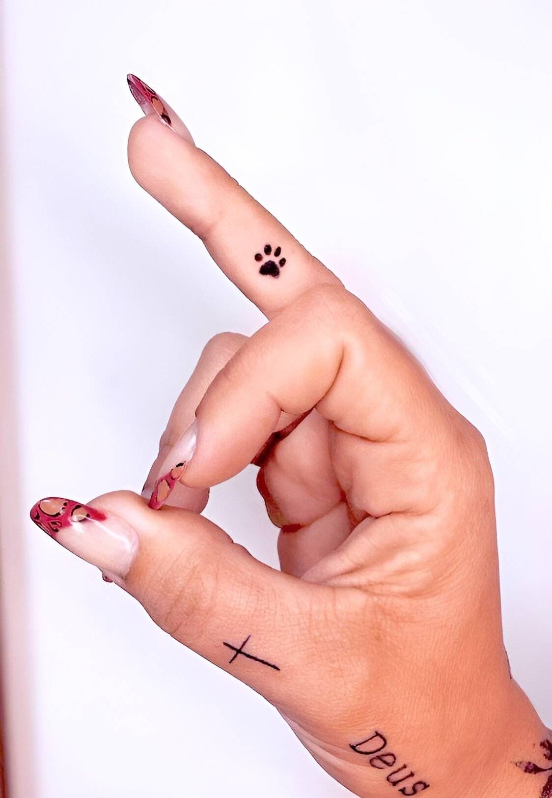 20 Drool-Worthy Finger Tattoo Designs For Women - 167