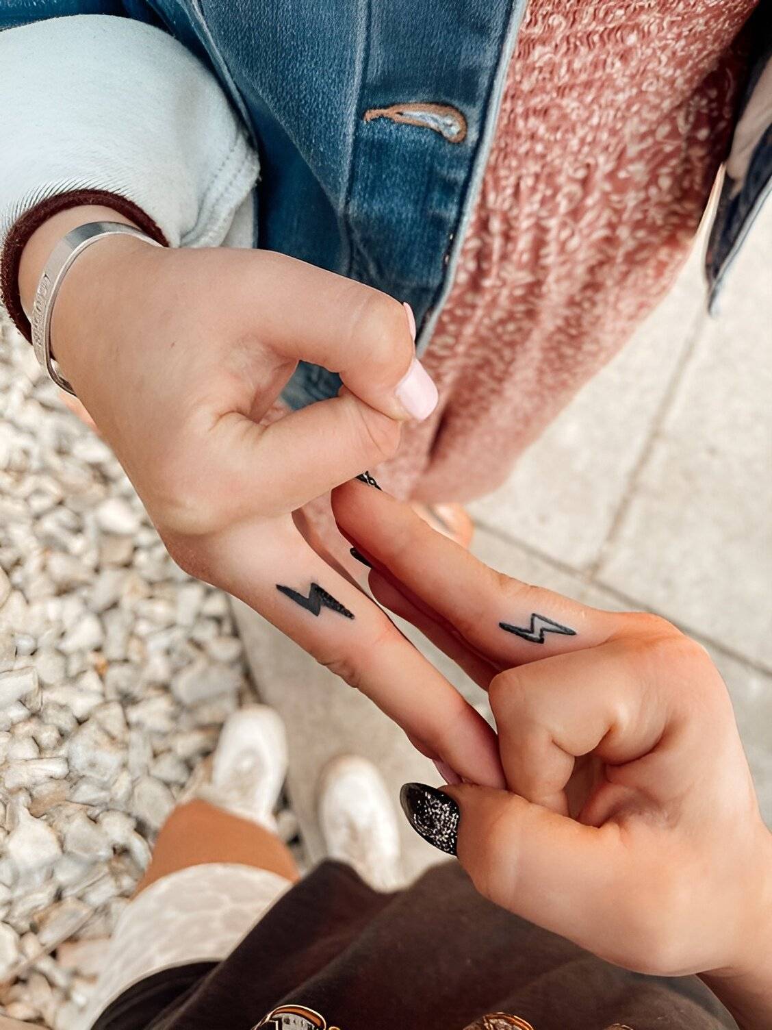 20 Drool-Worthy Finger Tattoo Designs For Women - 169