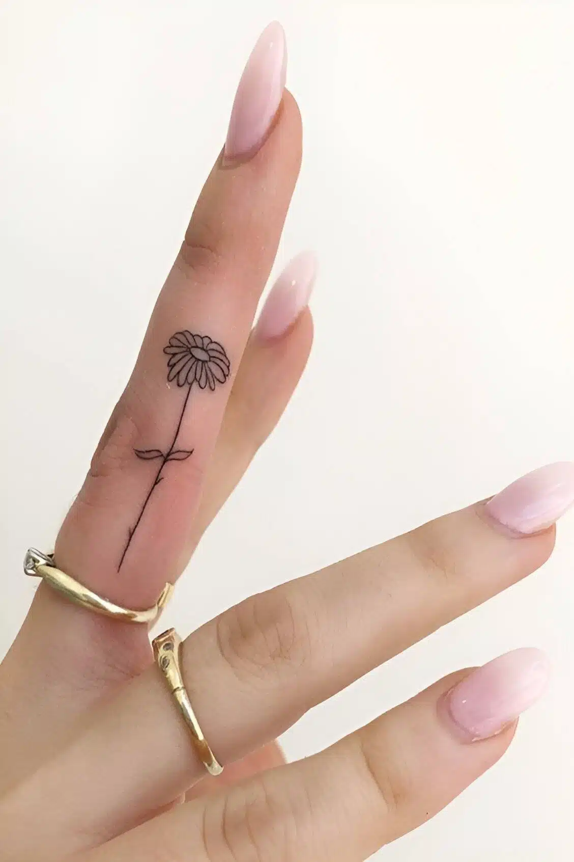 20 Drool-Worthy Finger Tattoo Designs For Women - 135