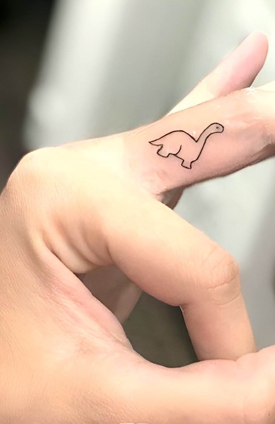 20 Drool-Worthy Finger Tattoo Designs For Women - 171