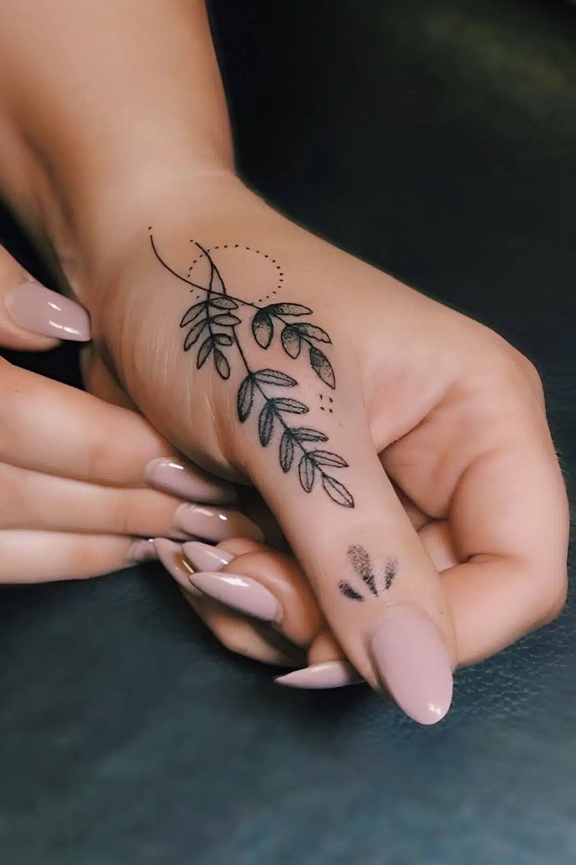 20 Drool-Worthy Finger Tattoo Designs For Women - 137