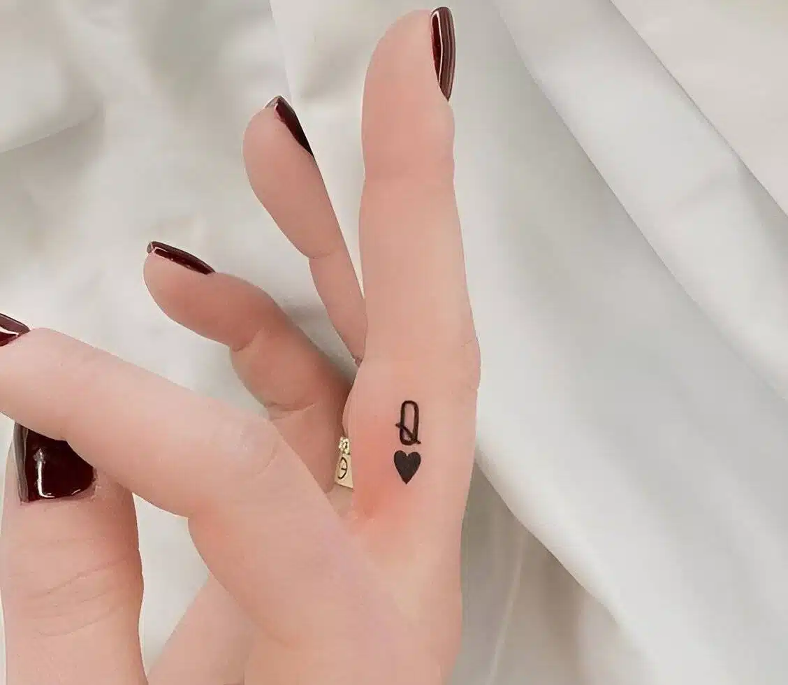 20 Drool-Worthy Finger Tattoo Designs For Women - 143