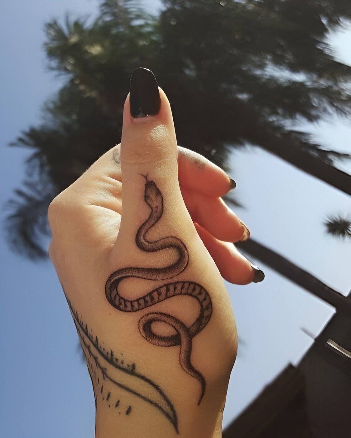 20 Drool-Worthy Finger Tattoo Designs For Women - 149