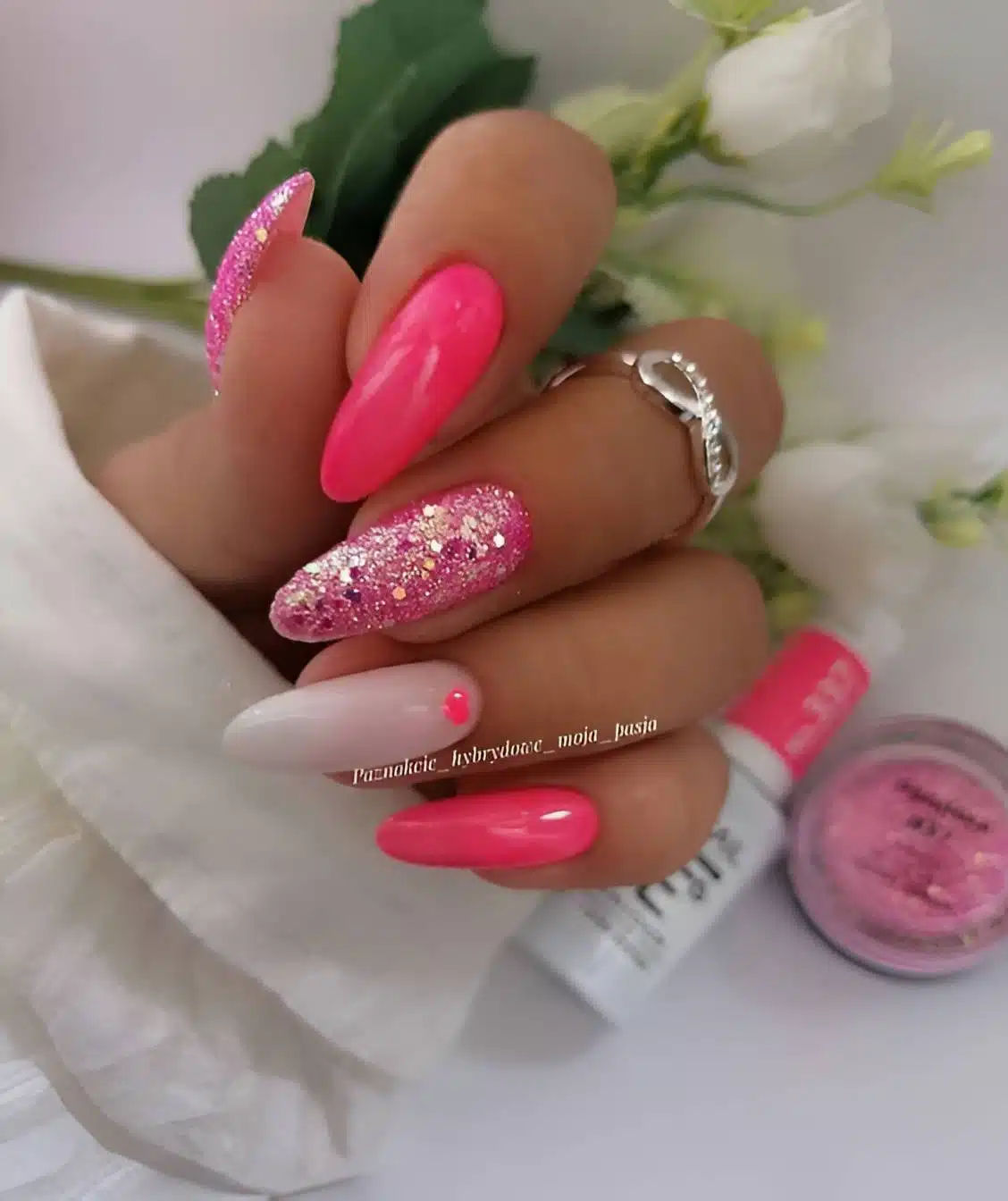 22 Barbiecore Hot Pink Nail Designs For Hot Girls - 169
