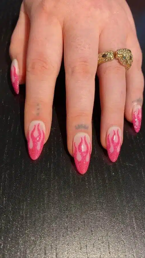 22 Barbiecore Hot Pink Nail Designs For Hot Girls - 185