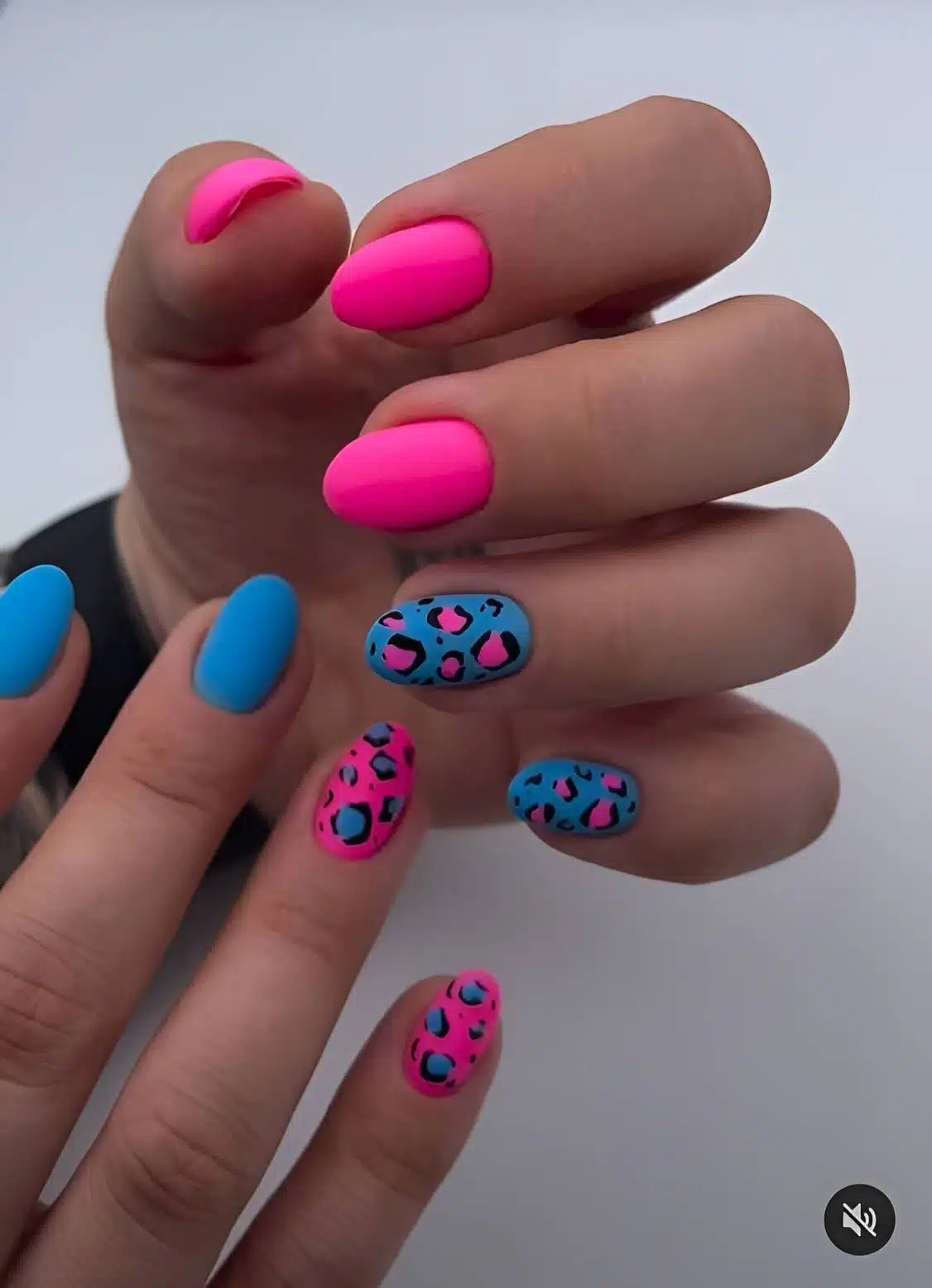22 Barbiecore Hot Pink Nail Designs For Hot Girls - 161