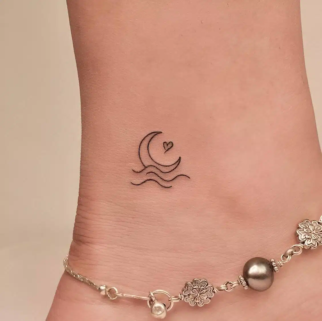 25 Feminine Tattoo Ideas That Are Small But Oh So Pretty - 187
