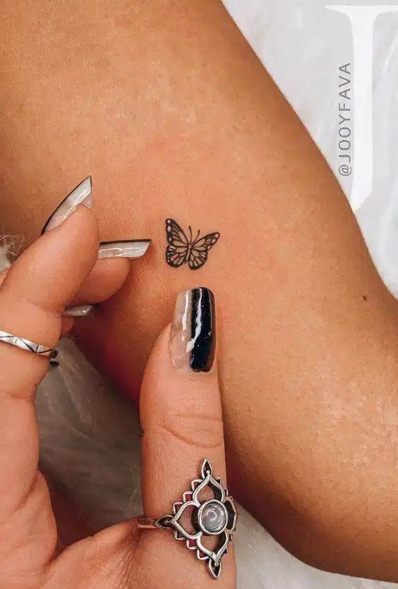 25 Feminine Tattoo Ideas That Are Small But Oh So Pretty - 189