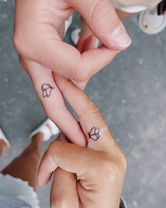 25 Feminine Tattoo Ideas That Are Small But Oh So Pretty - 195