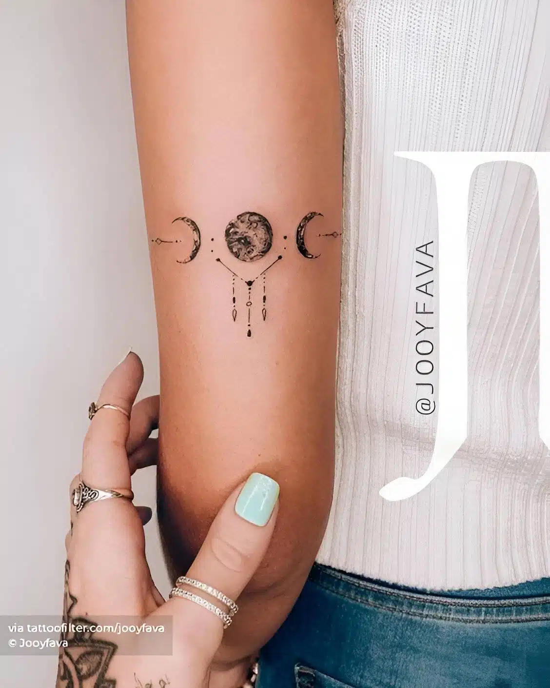25 Mini Moon Tattoos To Boost Your Feminine Power - 169