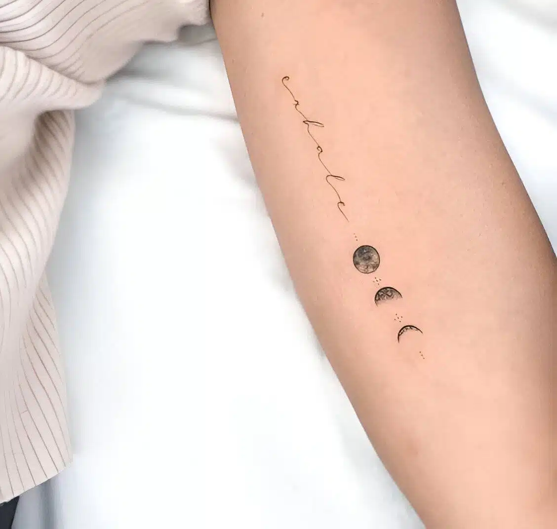 25 Mini Moon Tattoos To Boost Your Feminine Power - 171