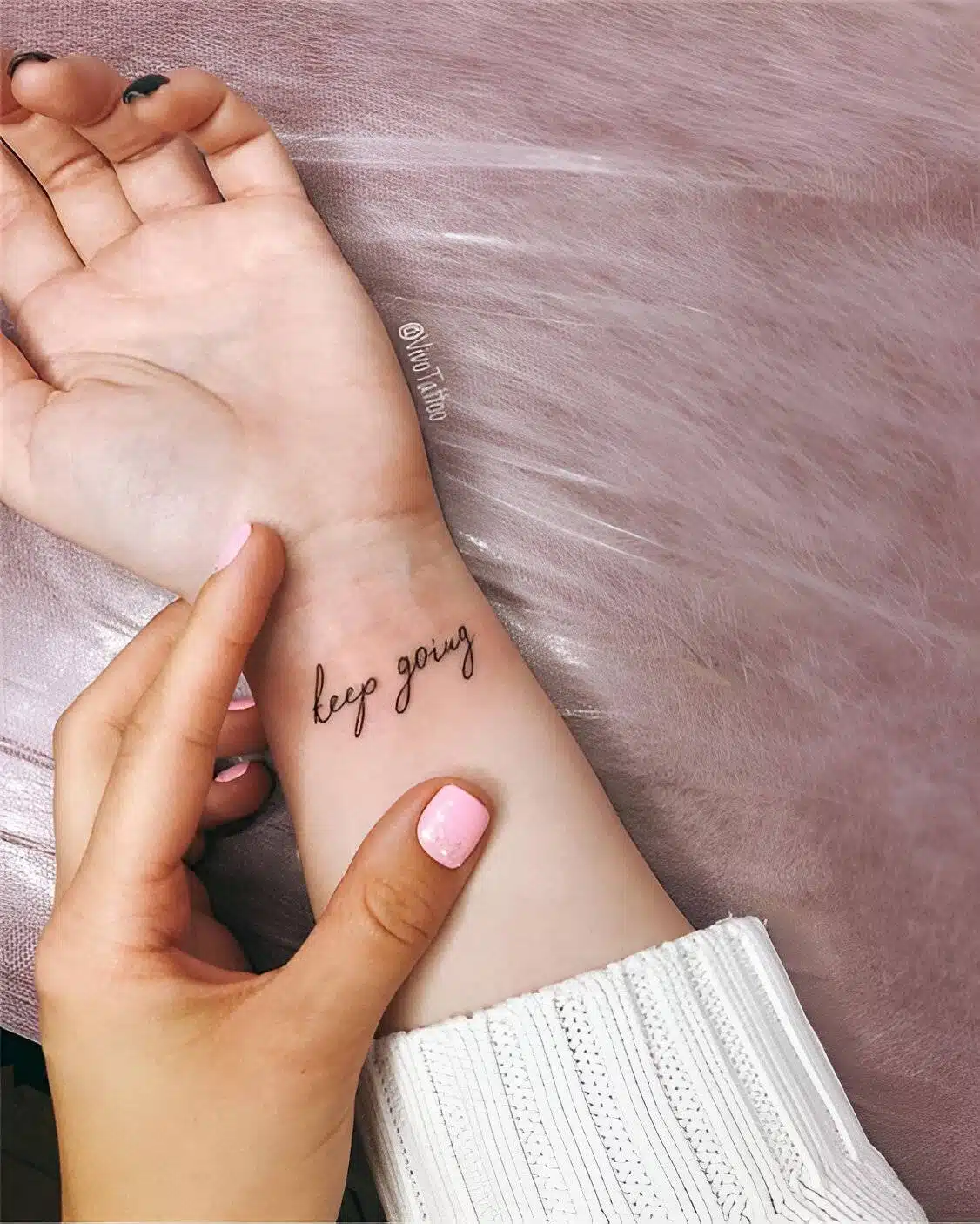 25 Simple Yet Chic Wrist Tattoo Ideas For Feminine Beauty - 163