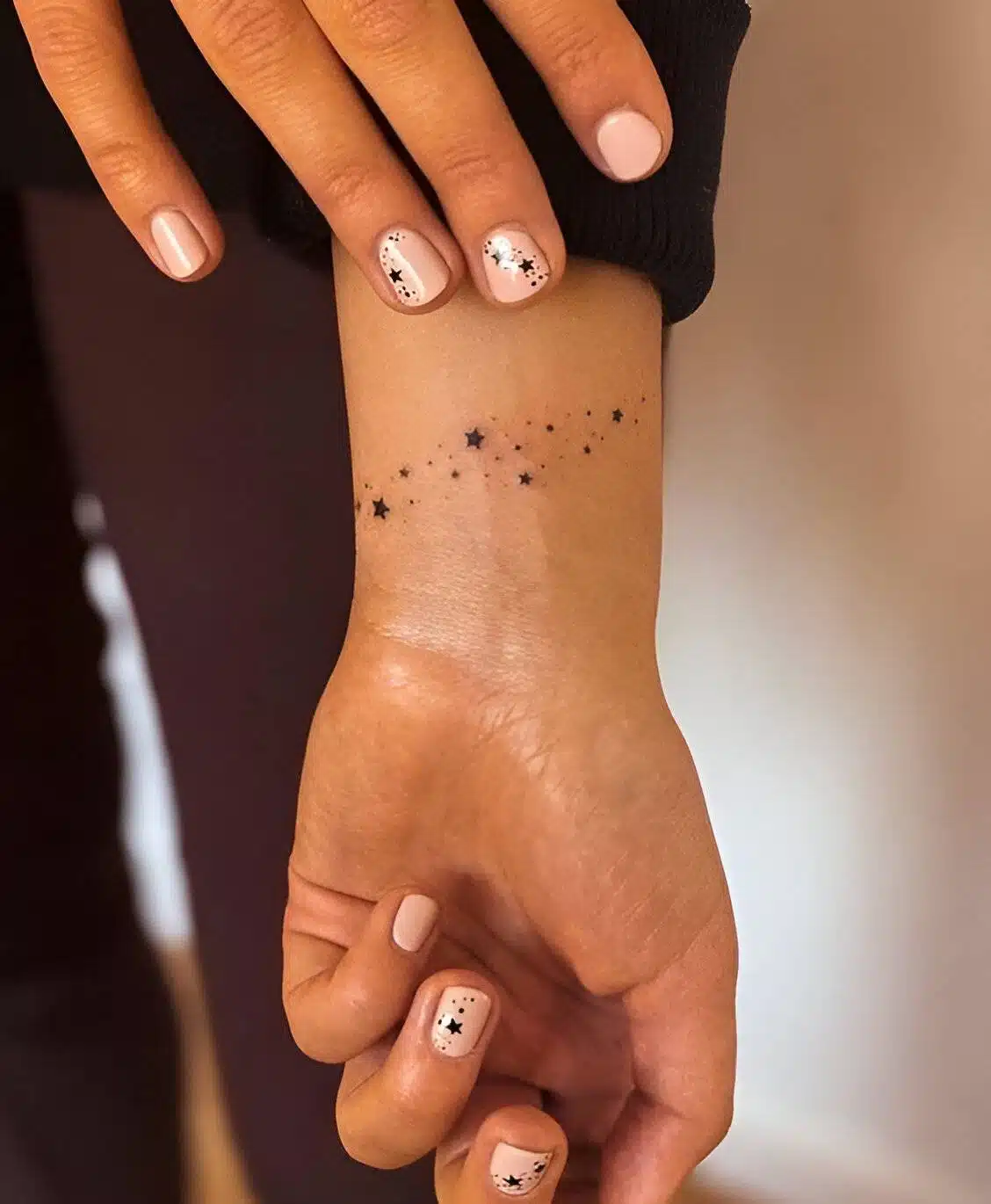 25 Simple Yet Chic Wrist Tattoo Ideas For Feminine Beauty - 205