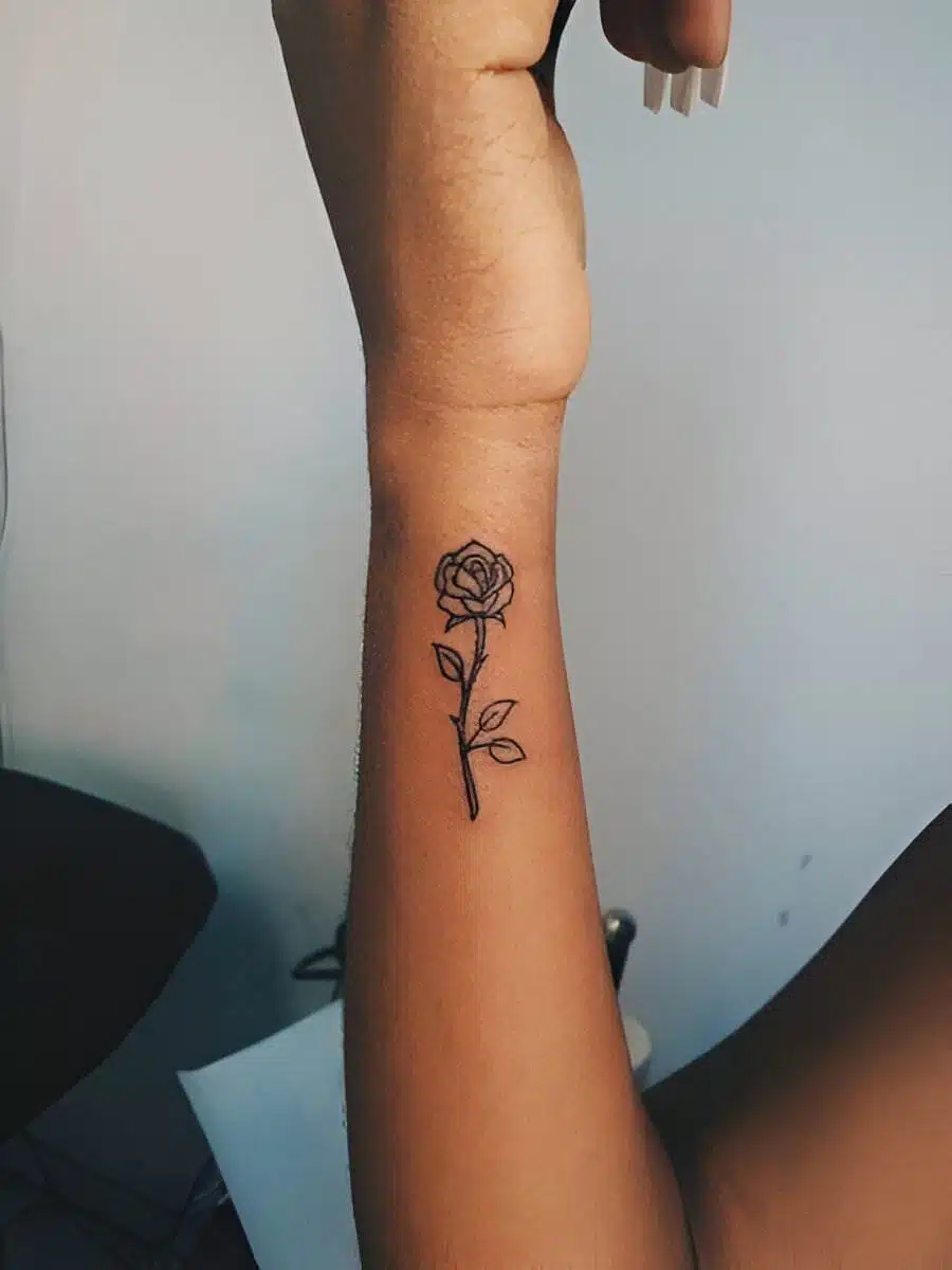 25 Simple Yet Chic Wrist Tattoo Ideas For Feminine Beauty - 171