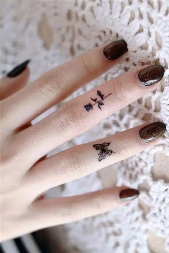 25 Simple Yet Elegant Tiny Tattoos For Women - 163