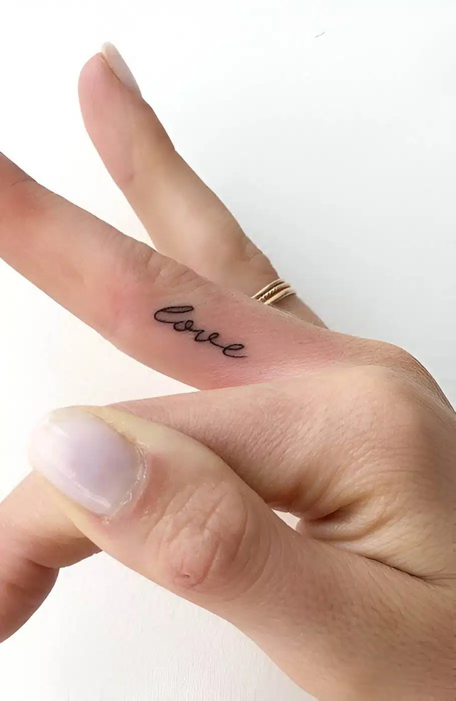 25 Simple Yet Elegant Tiny Tattoos For Women - 169