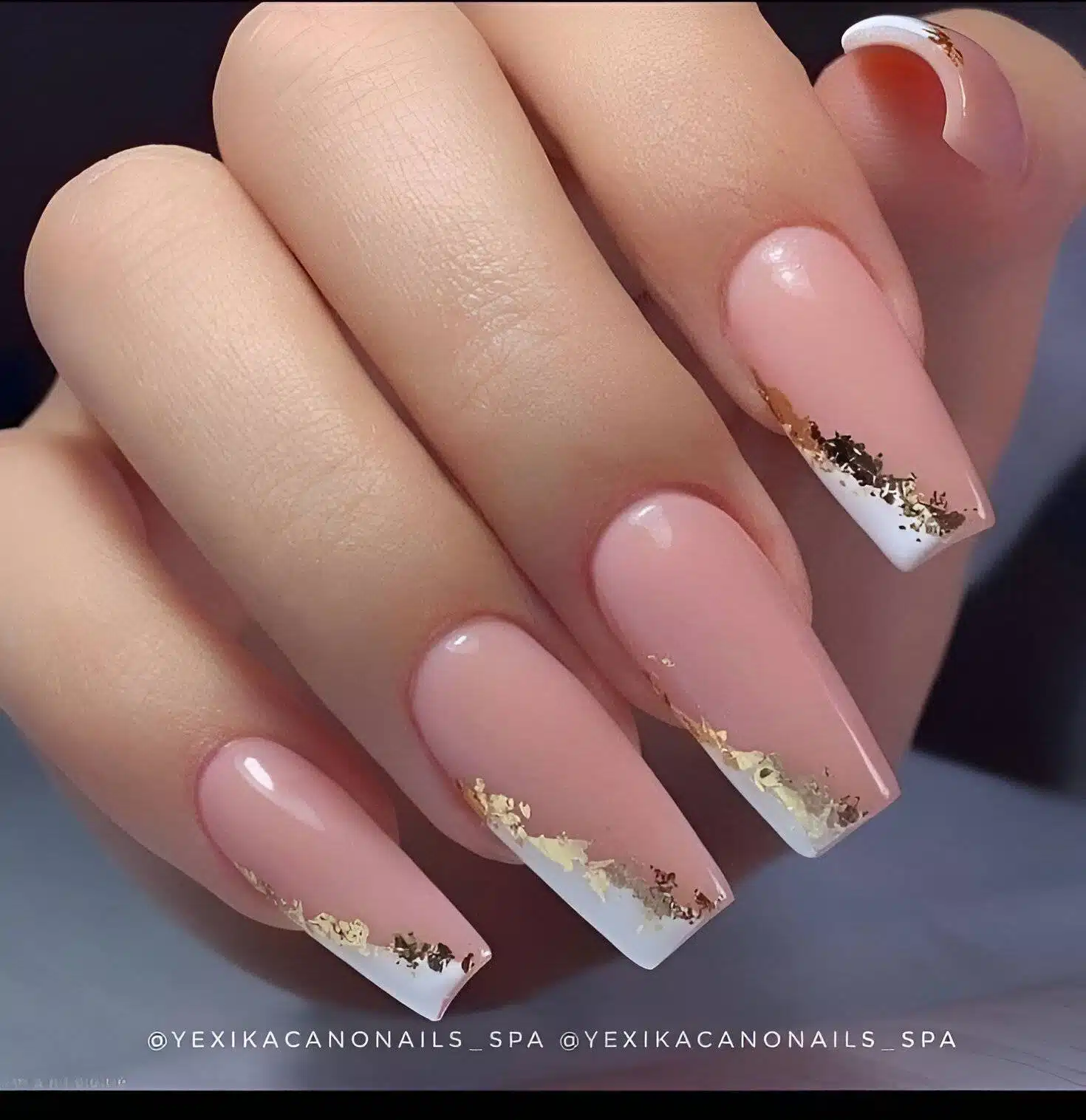 30 Elegant White And Gold Nail Ideas For Chic Ladies - 221