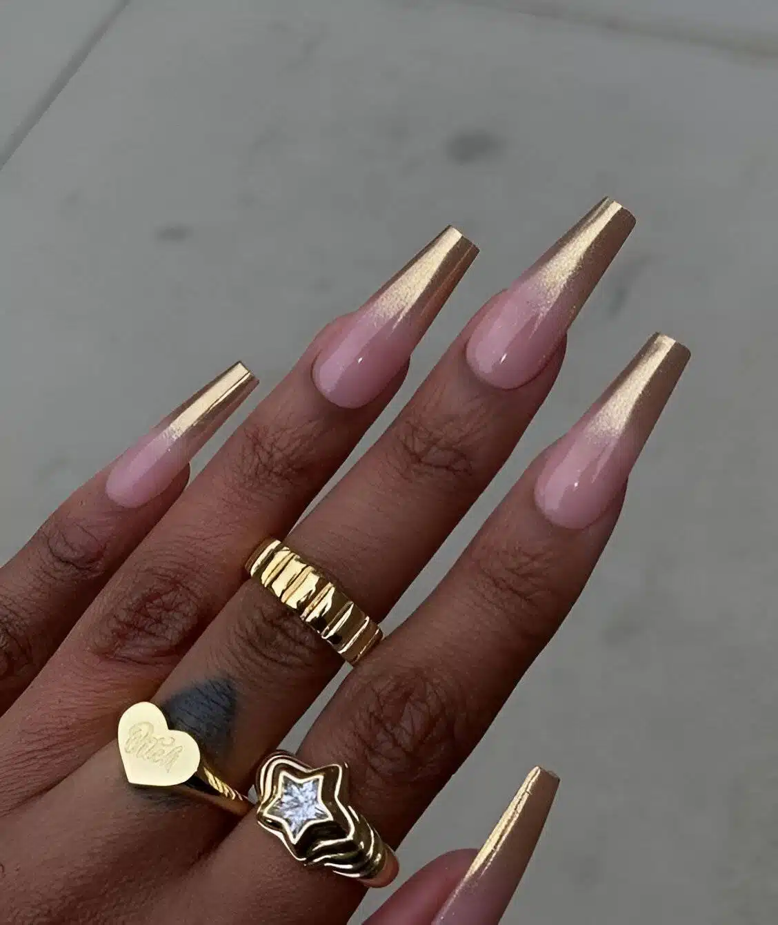 30 Elegant White And Gold Nail Ideas For Chic Ladies - 229