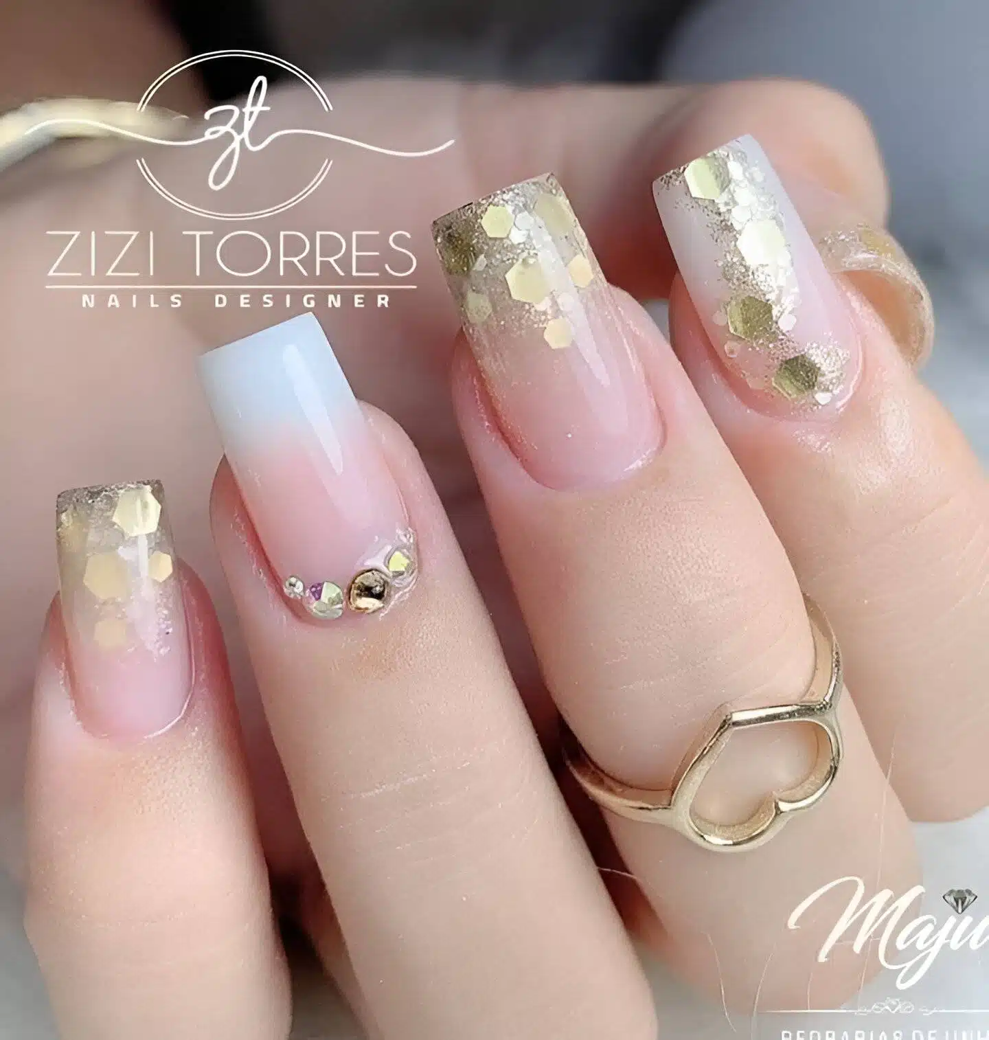 30 Elegant White And Gold Nail Ideas For Chic Ladies - 199