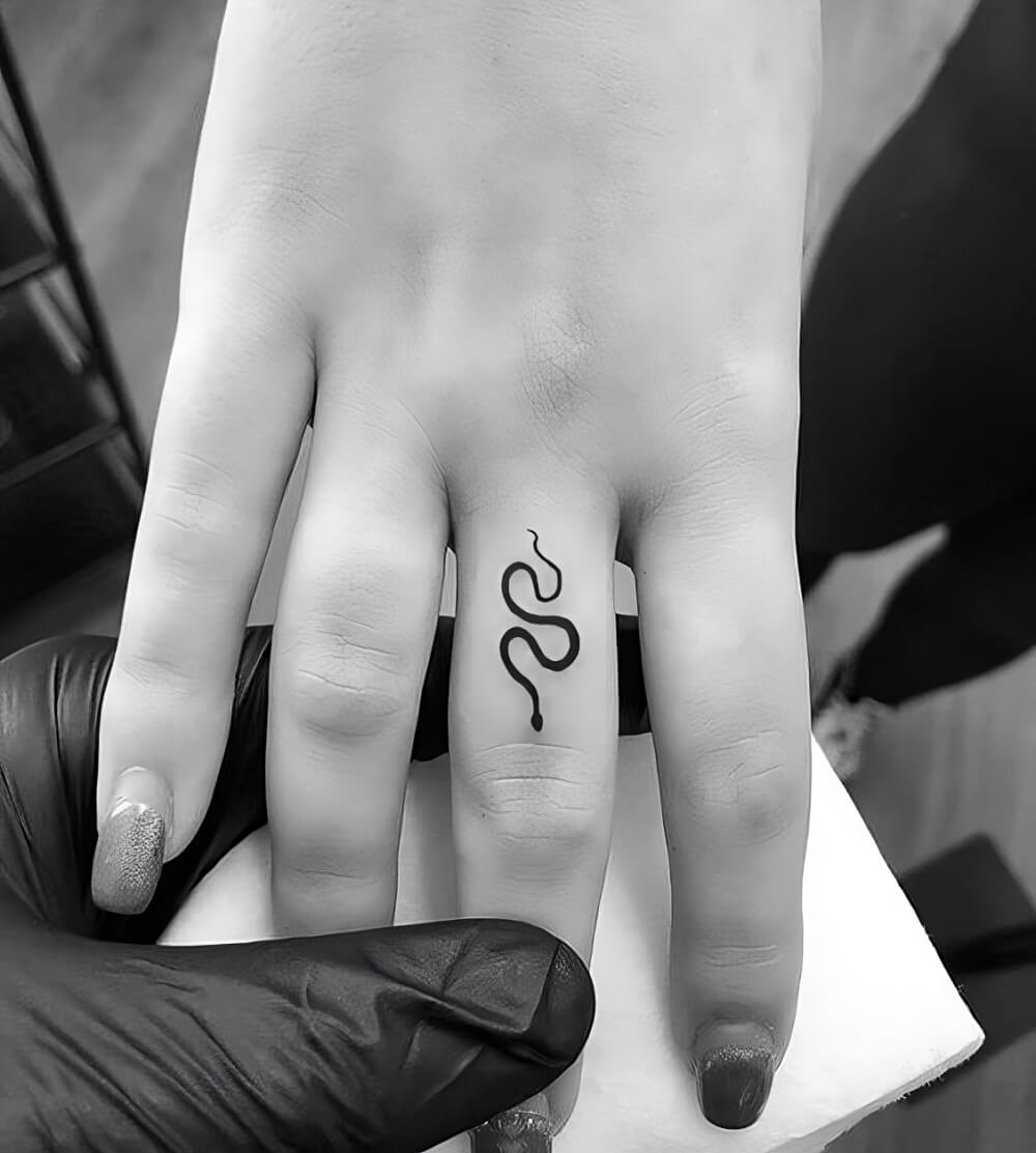 50 Minimal Tattoo Designs That Prove Simple Doesn’t Meant Boring - 377