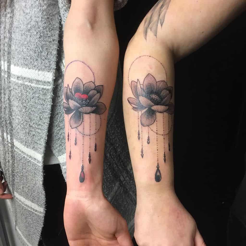 flor-brazo-hermana-tatuaje-kareinka_tattoo