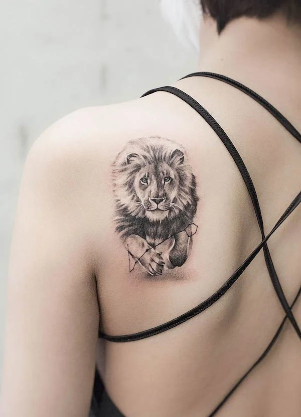 The running lion tattoo by @newtattoo_zu