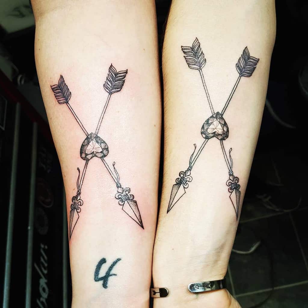 coincidente-flecha-hermana-tatuaje-tiffanyrenae_23