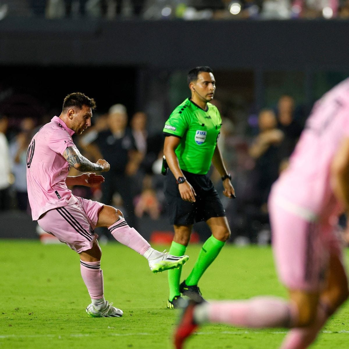 Top referee reveals interesting things about Messi