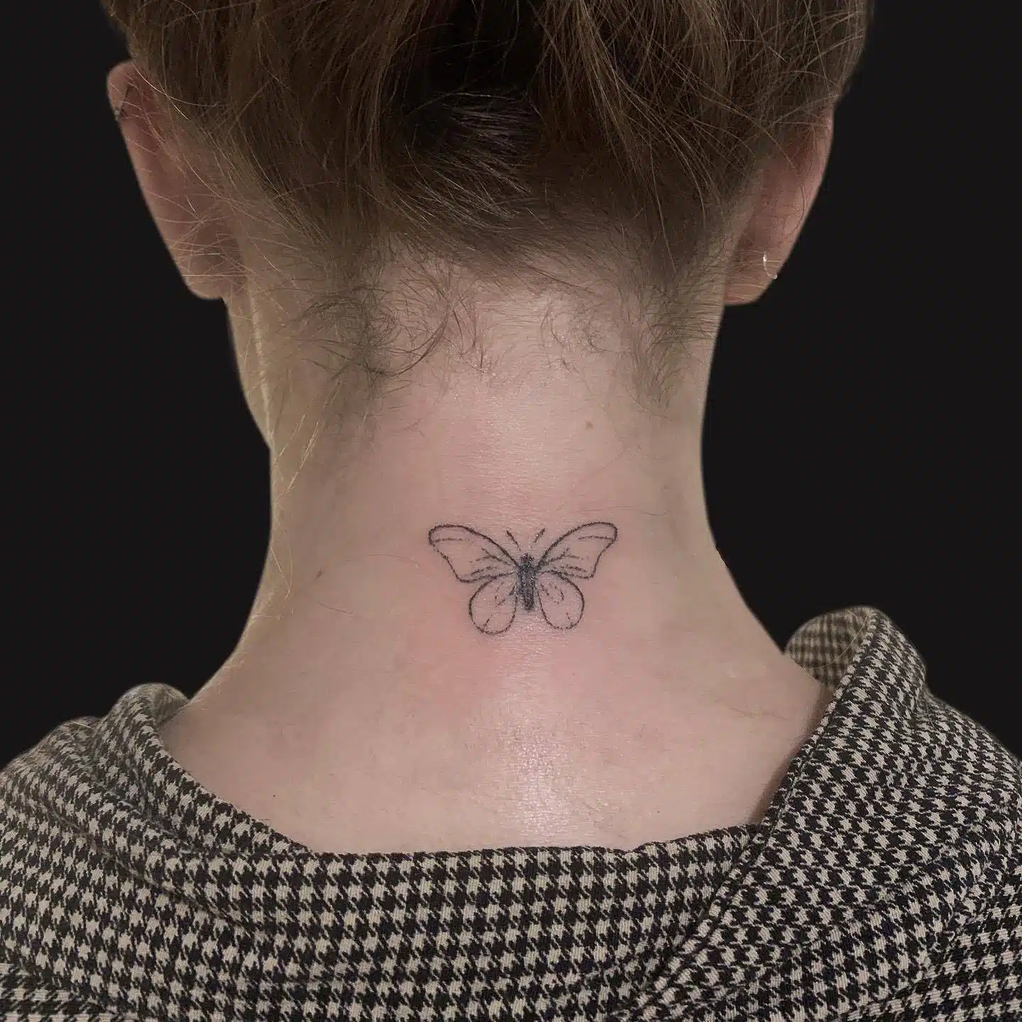 20 Elegant Mini Nape Tattoos To Bring Out Your Beauty - 145