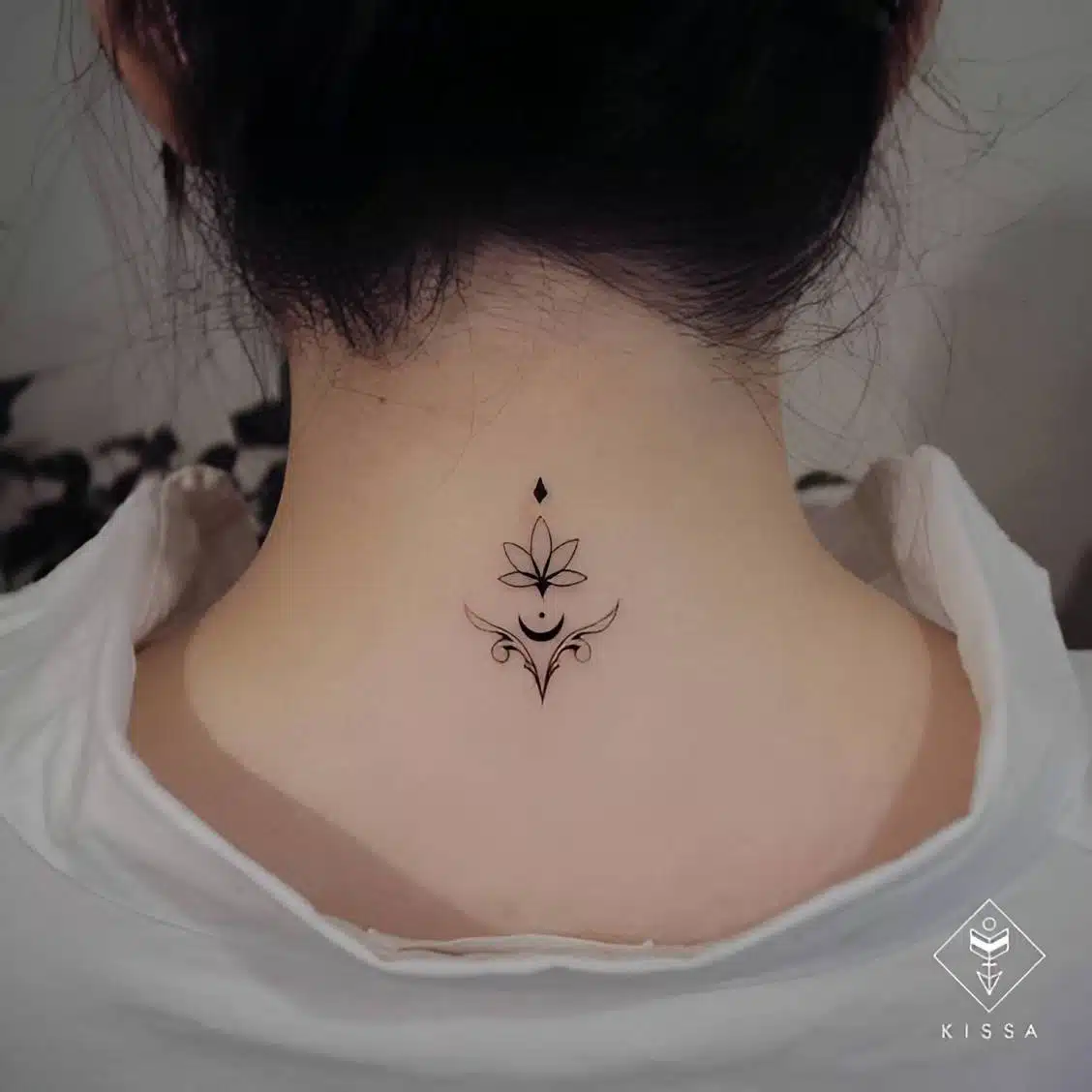 20 Elegant Mini Nape Tattoos To Bring Out Your Beauty - 147