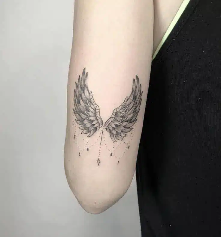 25 Angel Wing Tattoos That Are The Epitome Of Feminine Power - 163