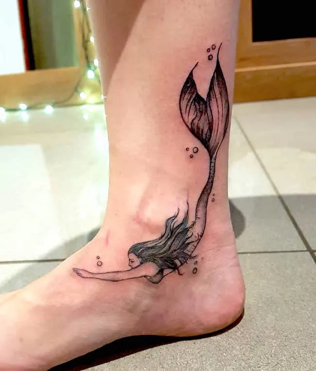 An ankle tattoo in motion @artangell