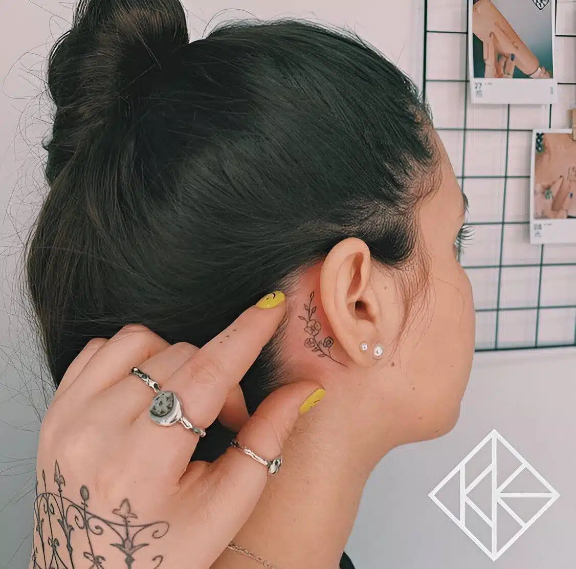 25 Low-key Stunning Behind The Ear Tattoos To Get ASAP - 183