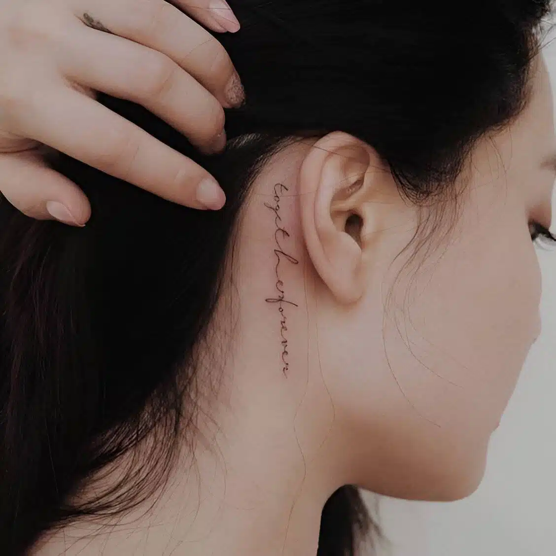 25 Low-key Stunning Behind The Ear Tattoos To Get ASAP - 185