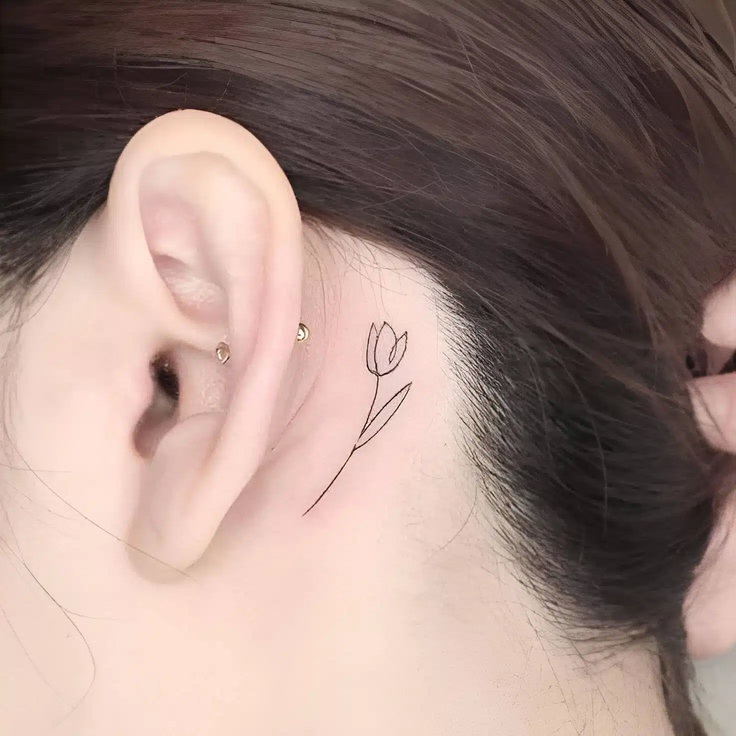 25 Low-key Stunning Behind The Ear Tattoos To Get ASAP - 189