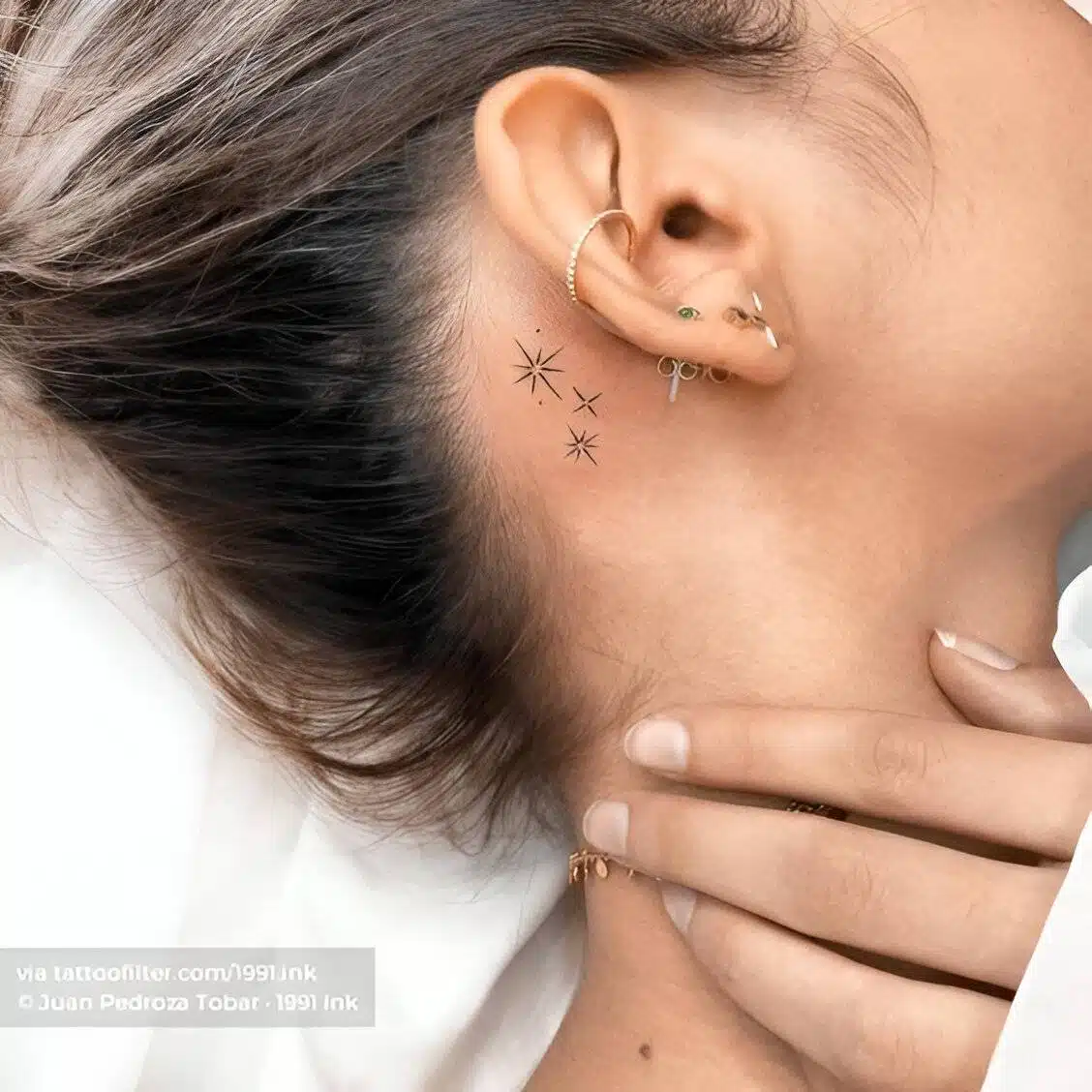 25 Low-key Stunning Behind The Ear Tattoos To Get ASAP - 195