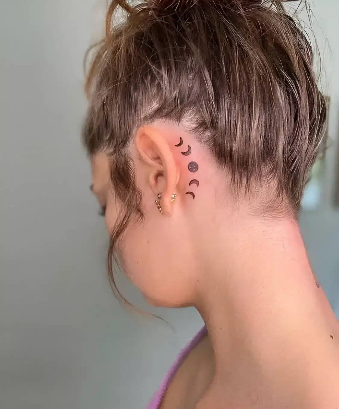 25 Low-key Stunning Behind The Ear Tattoos To Get ASAP - 197