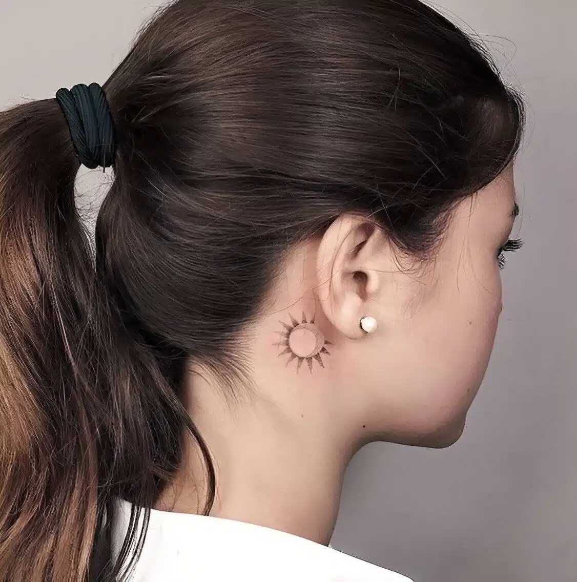 25 Low-key Stunning Behind The Ear Tattoos To Get ASAP - 173