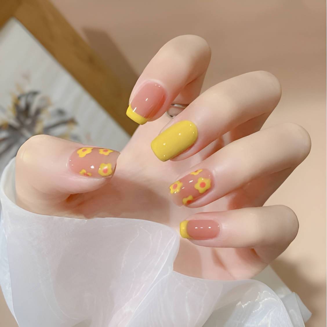 27 Easy Yet Pretty Floral Nail Designs Perfect For Summer - 193