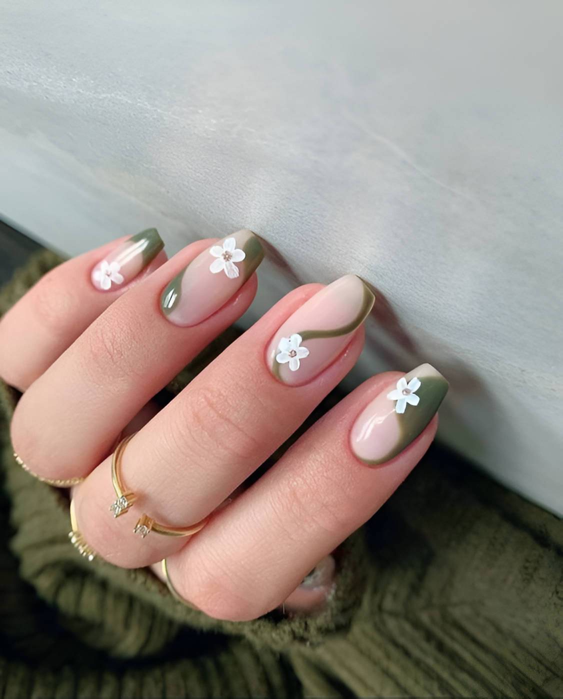 27 Easy Yet Pretty Floral Nail Designs Perfect For Summer - 217