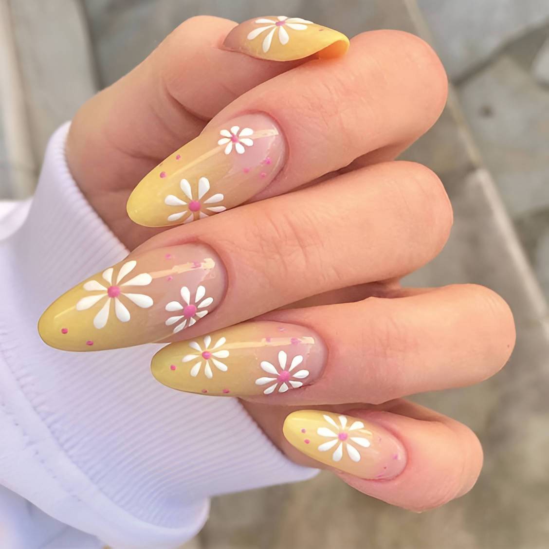 27 Easy Yet Pretty Floral Nail Designs Perfect For Summer - 185