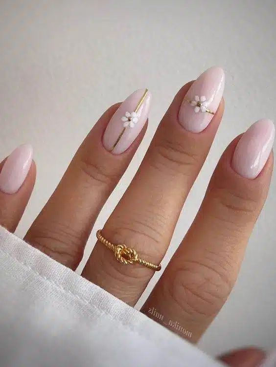 30 Elegant Flower Nail Designs Beautiful All Year Round - 215