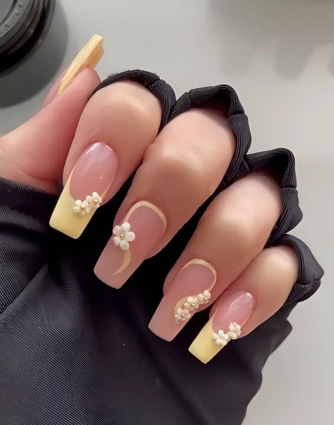 30 Elegant Flower Nail Designs Beautiful All Year Round - 217